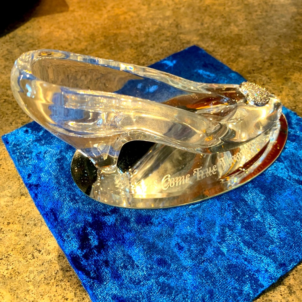 Glass Cinderella Slipper with mirror base - Picture 11 of 11